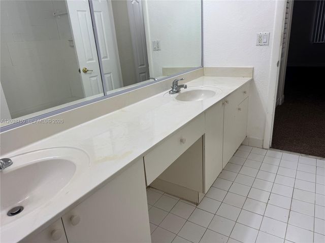 4235 N University Dr 202, Sunrise, FL 33351