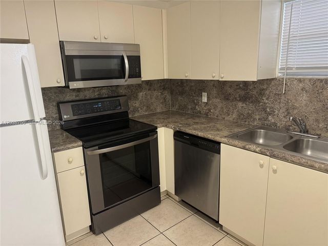 4235 N University Dr 202, Sunrise, FL 33351