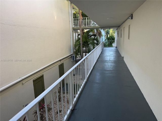 4235 N University Dr 202, Sunrise, FL 33351