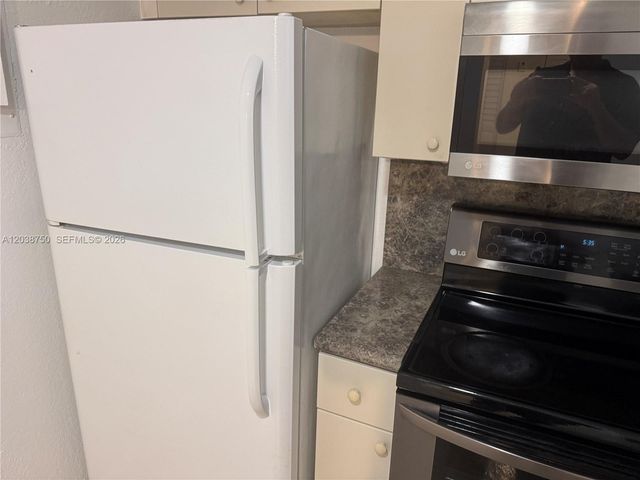4235 N University Dr 202, Sunrise, FL 33351