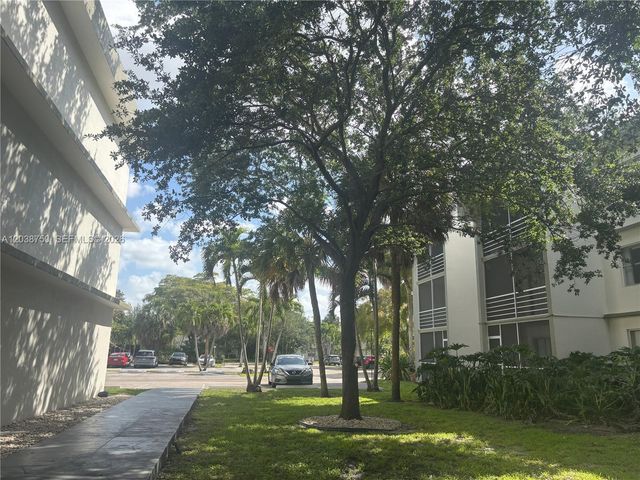 4235 N University Dr 202, Sunrise, FL 33351