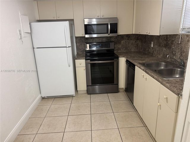 4235 N University Dr 202, Sunrise, FL 33351