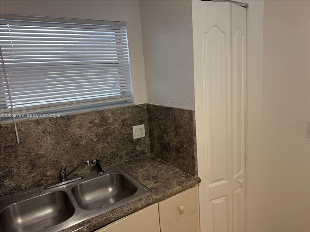 4235 N University Dr 202, Sunrise, FL 33351