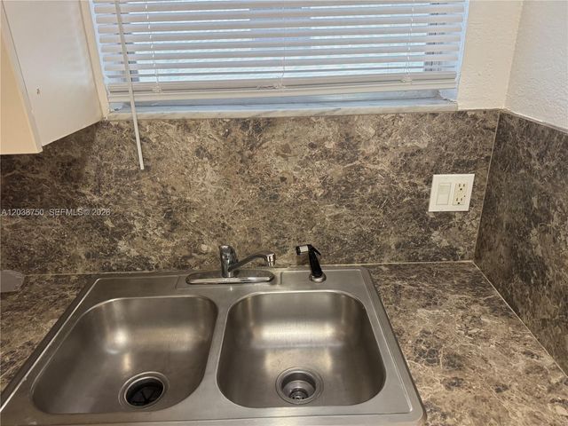 4235 N University Dr 202, Sunrise, FL 33351