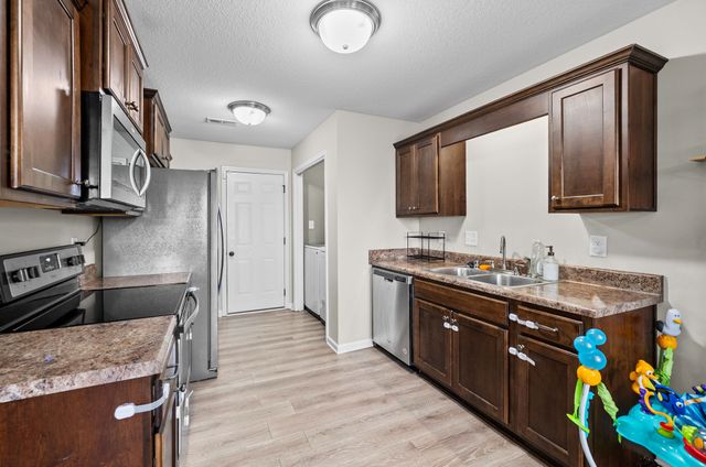 705 Hugh Hunter Rd, Oak Grove, KY 42262