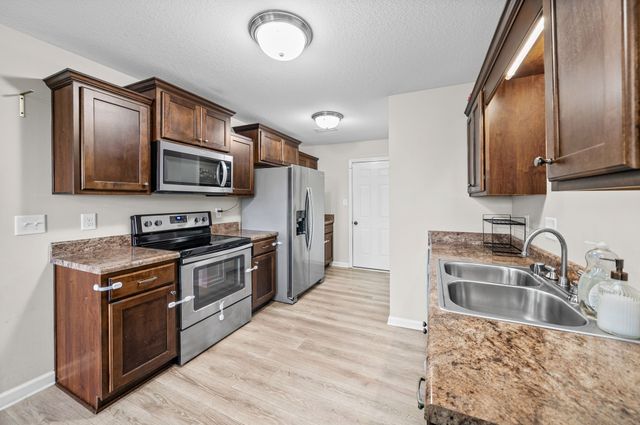 705 Hugh Hunter Rd, Oak Grove, KY 42262