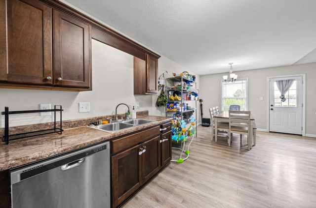 705 Hugh Hunter Rd, Oak Grove, KY 42262