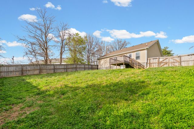 705 Hugh Hunter Rd, Oak Grove, KY 42262