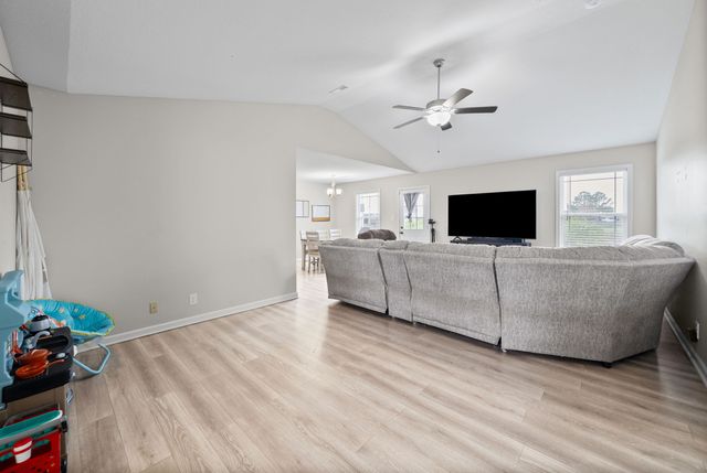 705 Hugh Hunter Rd, Oak Grove, KY 42262