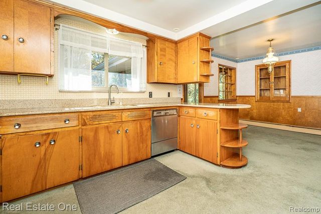 515 Whims Lane, Oakland Charter Township, MI 48306