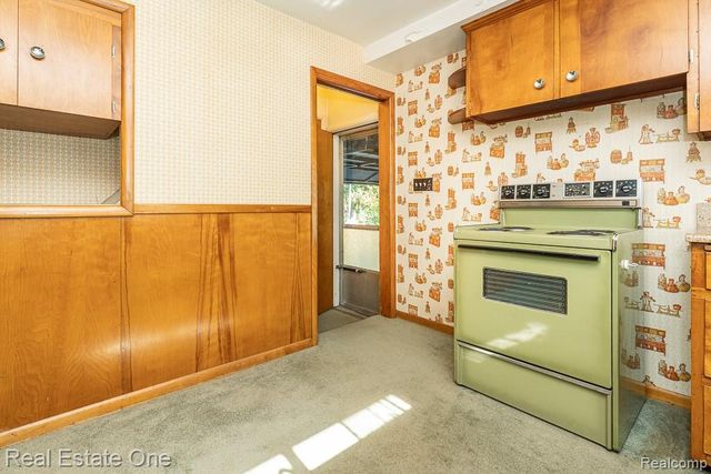 515 Whims Lane, Oakland Charter Township, MI 48306