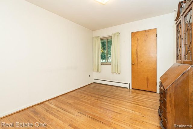 515 Whims Lane, Oakland Charter Township, MI 48306