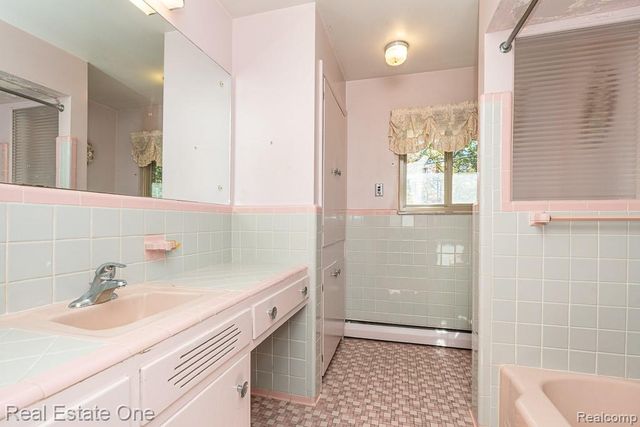 515 Whims Lane, Oakland Charter Township, MI 48306