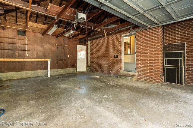 515 Whims Lane, Oakland Charter Township, MI 48306