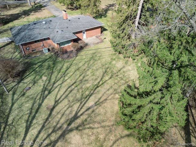 515 Whims Lane, Oakland Charter Township, MI 48306