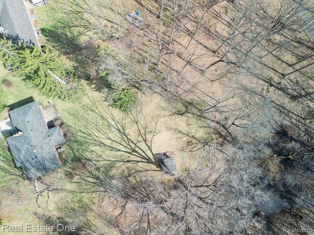 515 Whims Lane, Oakland Charter Township, MI 48306