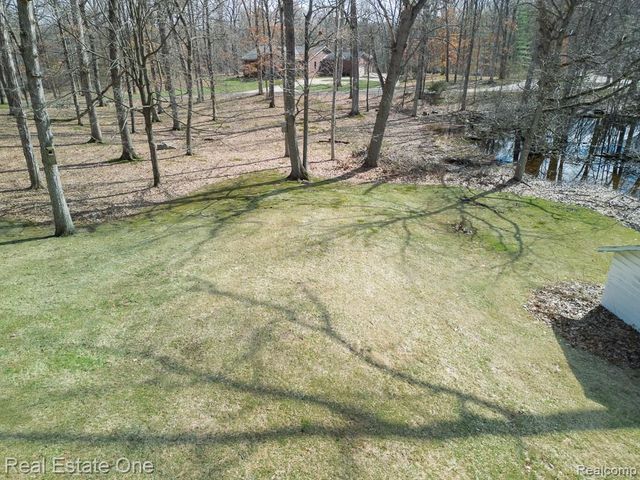 515 Whims Lane, Oakland Charter Township, MI 48306