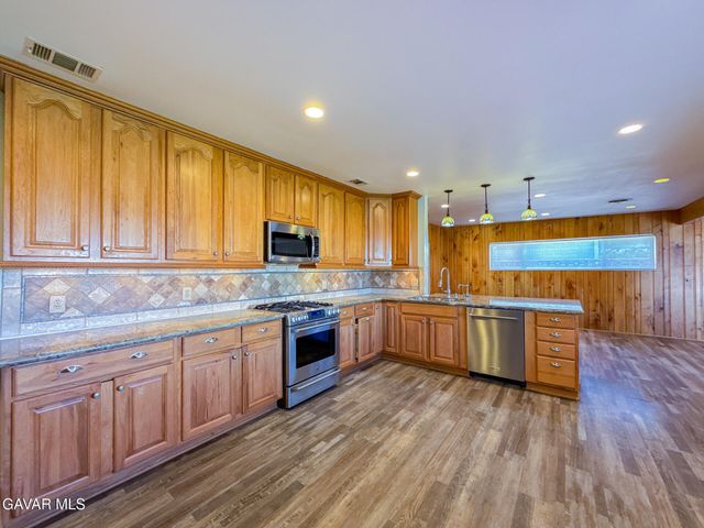 2535 E Avenue R-3, Palmdale, CA 93550