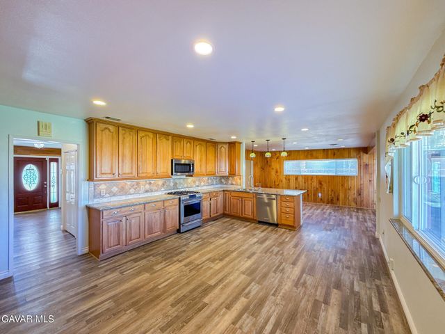 2535 E Avenue R-3, Palmdale, CA 93550