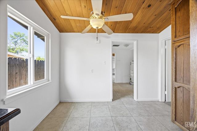 2712 Hollins Street, Bakersfield, CA 93305