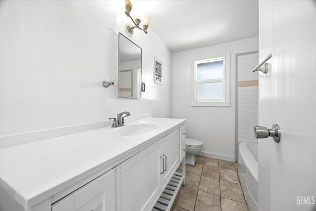 2712 Hollins Street, Bakersfield, CA 93305