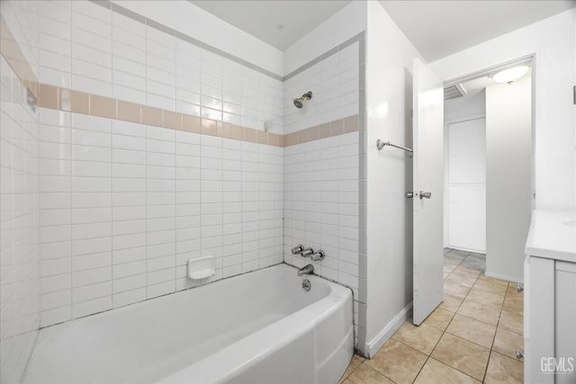 2712 Hollins Street, Bakersfield, CA 93305