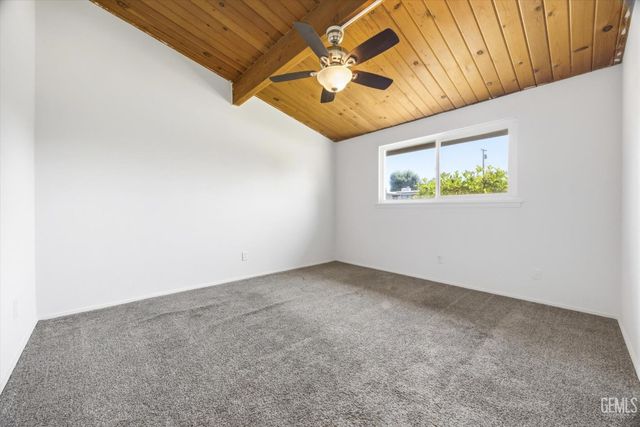 2712 Hollins Street, Bakersfield, CA 93305