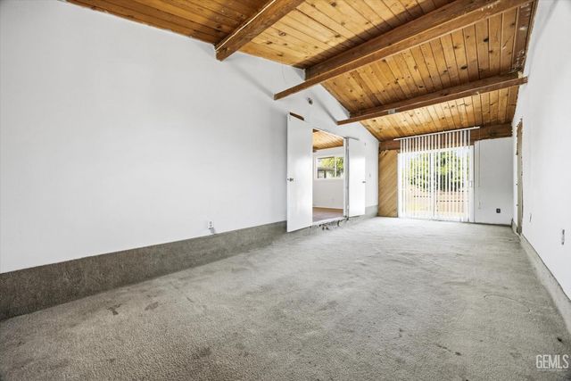 2712 Hollins Street, Bakersfield, CA 93305