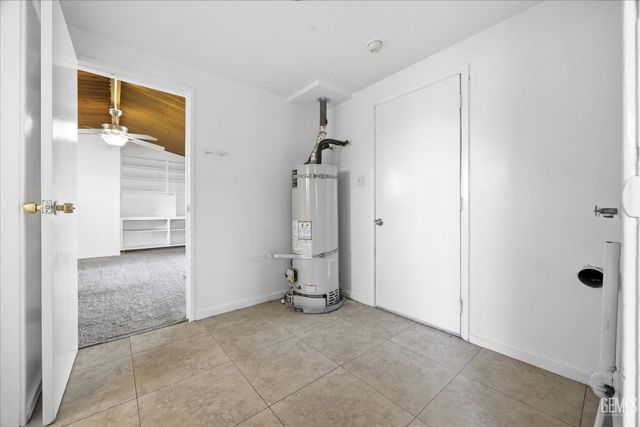 2712 Hollins Street, Bakersfield, CA 93305
