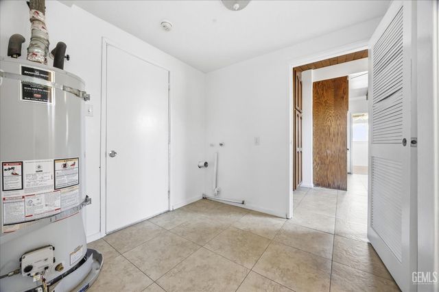 2712 Hollins Street, Bakersfield, CA 93305