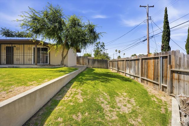 2712 Hollins Street, Bakersfield, CA 93305