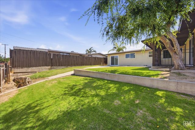 2712 Hollins Street, Bakersfield, CA 93305