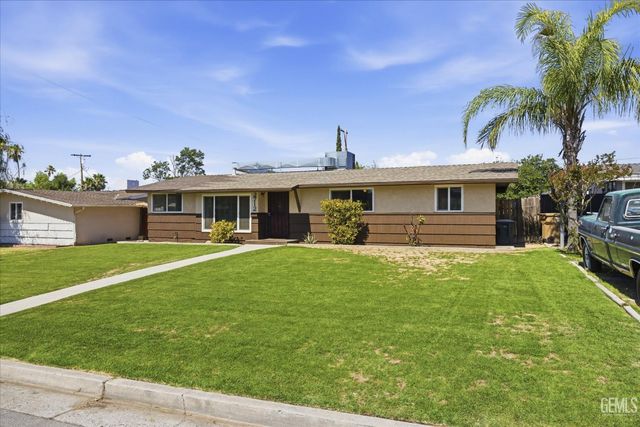 2712 Hollins Street, Bakersfield, CA 93305