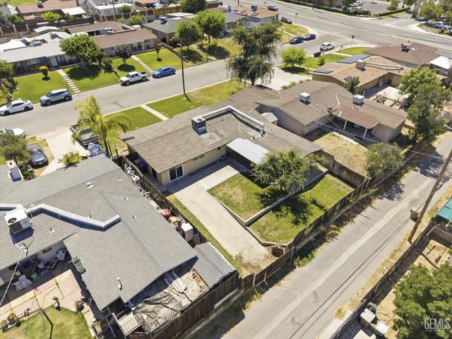 2712 Hollins Street, Bakersfield, CA 93305