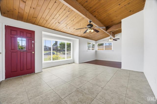2712 Hollins Street, Bakersfield, CA 93305