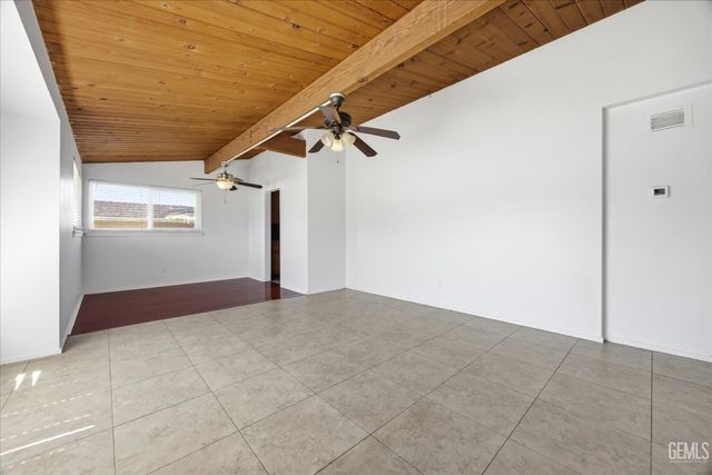 2712 Hollins Street, Bakersfield, CA 93305