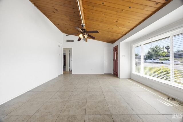 2712 Hollins Street, Bakersfield, CA 93305