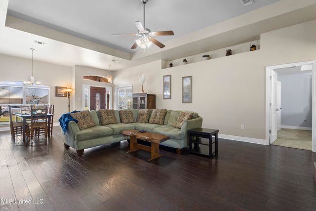 122 Gannet Lane, Ocean Springs, MS 39564