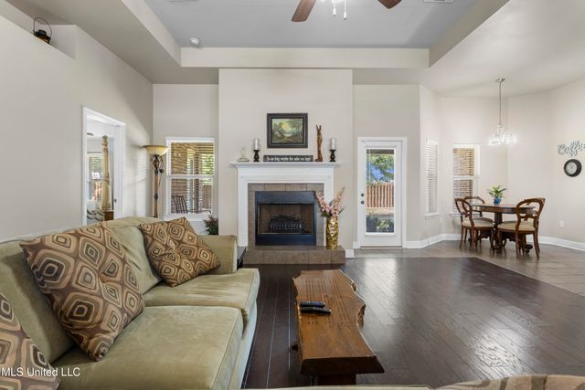 122 Gannet Lane, Ocean Springs, MS 39564