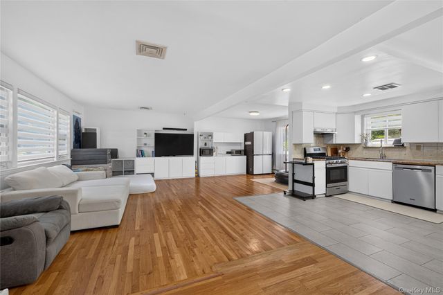 1171 Carlls Straight Path, Dix Hills, NY 11746