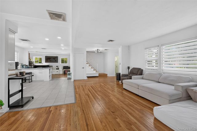 1171 Carlls Straight Path, Dix Hills, NY 11746