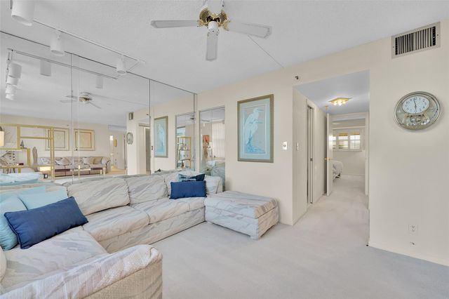 5340 NW 2nd Ave PH-26, Boca Raton, FL 33487