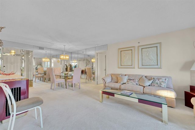 5340 NW 2nd Ave PH-26, Boca Raton, FL 33487