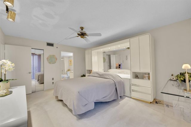 5340 NW 2nd Ave PH-26, Boca Raton, FL 33487