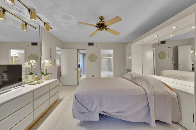 5340 NW 2nd Ave PH-26, Boca Raton, FL 33487