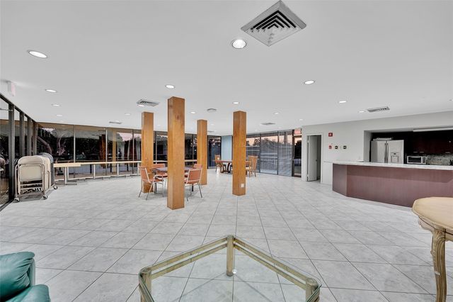 5340 NW 2nd Ave PH-26, Boca Raton, FL 33487