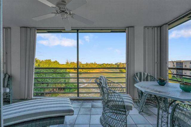 5340 NW 2nd Ave PH-26, Boca Raton, FL 33487