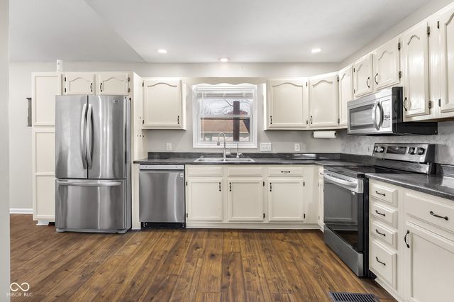 3277 Muriel Place, Columbus, IN 47203