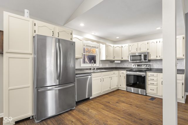 3277 Muriel Place, Columbus, IN 47203