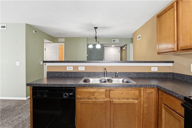 5600 NE 80th Terrace 2C, Kansas City, MO 64119